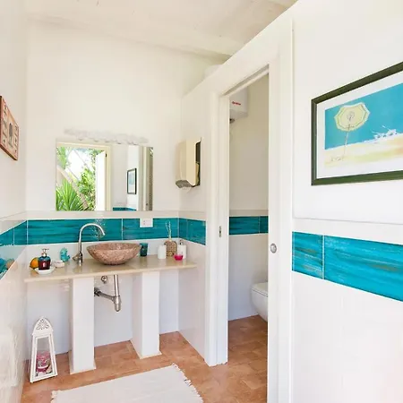 Vakantiehuis Stunning In With Jacuzzi Palmi
