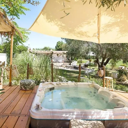Vakantiehuis Stunning In With Jacuzzi *